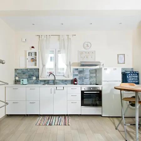 Mary's Maisonette * Cos